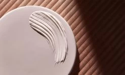 Christophe Robin Color Shield Mask With Camu-Camu Berries 7 Christophe Robin Color Shield Mask With Camu-Camu Berries -Hair Chic Soldes christophe robin color shield mask with camu camu berries masque nourrissant cheveux pour cheveux colores et meches 2